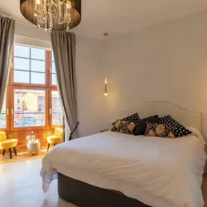 Acogedor, De Diseno Moderno En Zona Antigua Bilbao